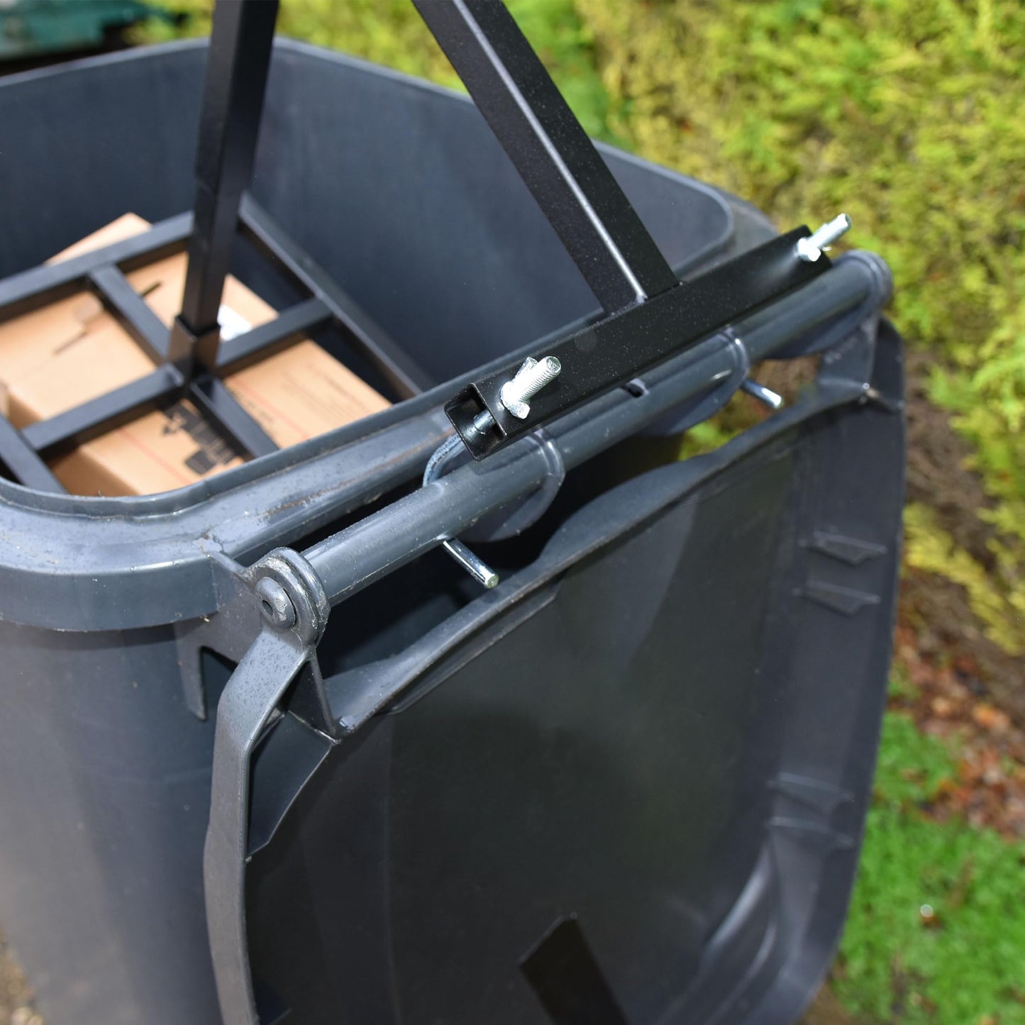 Manual Bin Compactor for Wheelie Bins Heavy Duty Rubbish & Recycling Waste Crusher Easy Outdoor Trash Compression Dustbin Squasher Hand Tool 240L