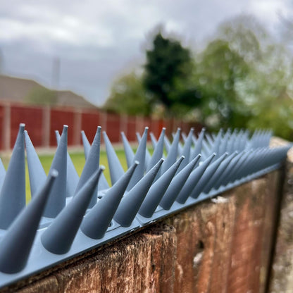 Fence Wall Spikes Garden Tall Bird Spikes Cat Pigeon Deterrent Coverage of Approx.16M Per Box Anti Climb 44 x 4.3 x 3.8cm Warning Sign Included & Screws