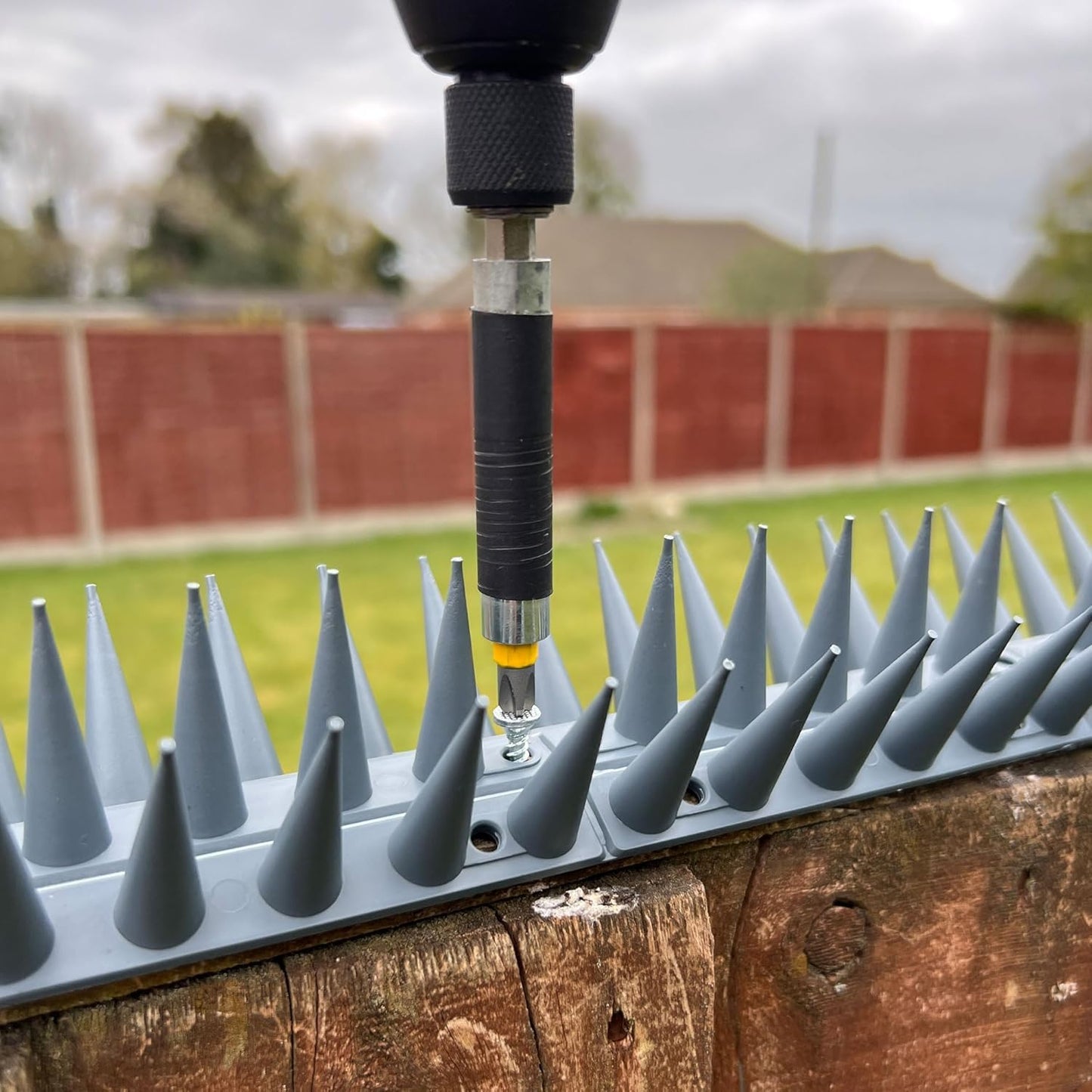 Fence Wall Spikes Garden Tall Bird Spikes Cat Pigeon Deterrent Coverage of Approx.16M Per Box Anti Climb 44 x 4.3 x 3.8cm Warning Sign Included & Screws