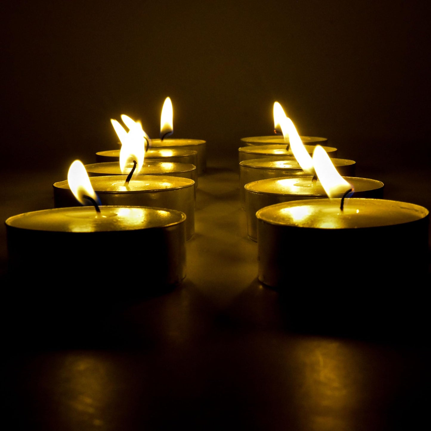 Glo-Wax Giant Tea Lights – Extra Large Unscented Long Burning Tea Lights Candles for Home & Outdoor Ambience, 10-Hour Maxi Candles – White Wax Set for Decor, Events & Relaxation