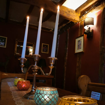 Glo-Wax Tapered Dinner Candles Ivory or White Dripless Unscented 8 Hour Long Burning Time 2.2 x 30cm Classic Decorative Wedding Romantic Tall Candles