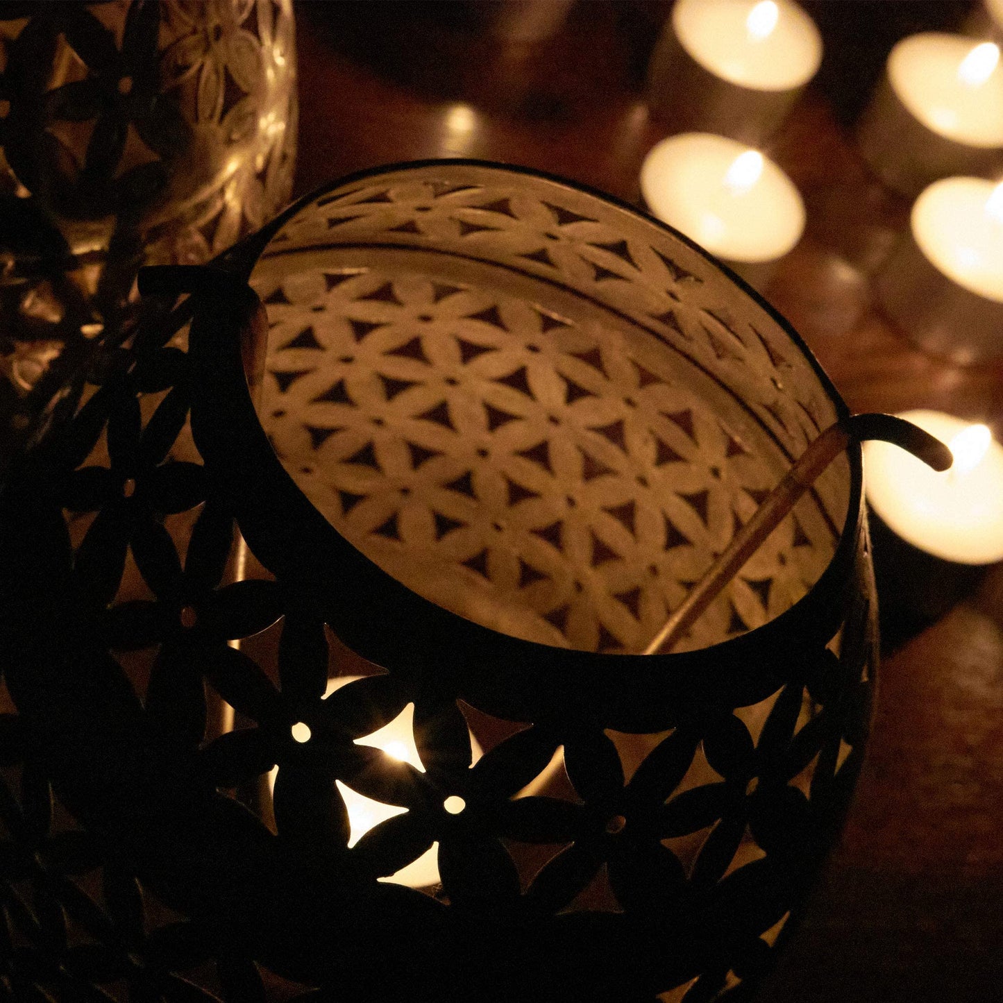 Glo-Wax Tea Lights Candles 8 Hour Burn White Unscented T Lights Quality Long Lasting for Home Décor 3.7 x 2.4cm